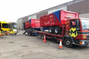 2 x QM/8 Monocoque Trailers being Unloaded