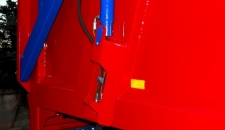 QM Range Hydraulic Door Bracket Design - The front of the bracket is now tapered to push any obstacles past the hydraulic hoses and the hoses have been re-routed to keep 