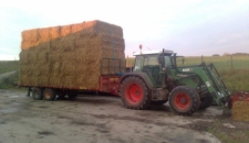 Marshall BC/25-10ton Bale Trailer with Fendt Tractor