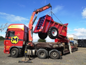 Marshall VES1500 Rear-discharge Spreader Being Unloaded