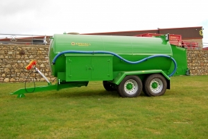 ST/3000 Water Bowser - Side View
