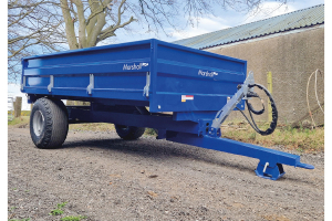 Dropside trailer with upstand