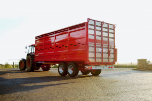 21’ - 32’ fixed or demountable livestock containers.