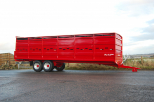 Fixed 32' livestock trailer from Marshall.