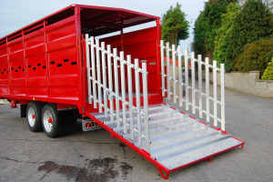 Marshall livestock trailer - loading ramp with low loading angle for easier and safer loading.