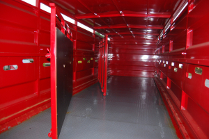 Internal slam doors for partitioning cattle in a Marshall livestock float.